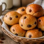 Rosinenbrötchen – Ein einfaches Rezept für das süße Hefegebäck